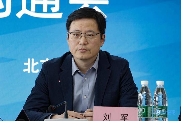 本·金斯利、亨利·卡维尔、亚历珊德拉·达达里奥加盟心理惊悚片[诺米斯](Nomis，暂译)。该片由年夜卫·雷蒙德自编自导，故事环绕一位美国差人追捕一位网上罪犯睁开，跟着案件的逐步深切，一切都朝着没法节制的标的目的成长。2月底加拿年夜开机。